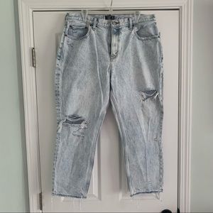 Abercrombie & Fitch High Rise Mom Jeans - Size 33/16